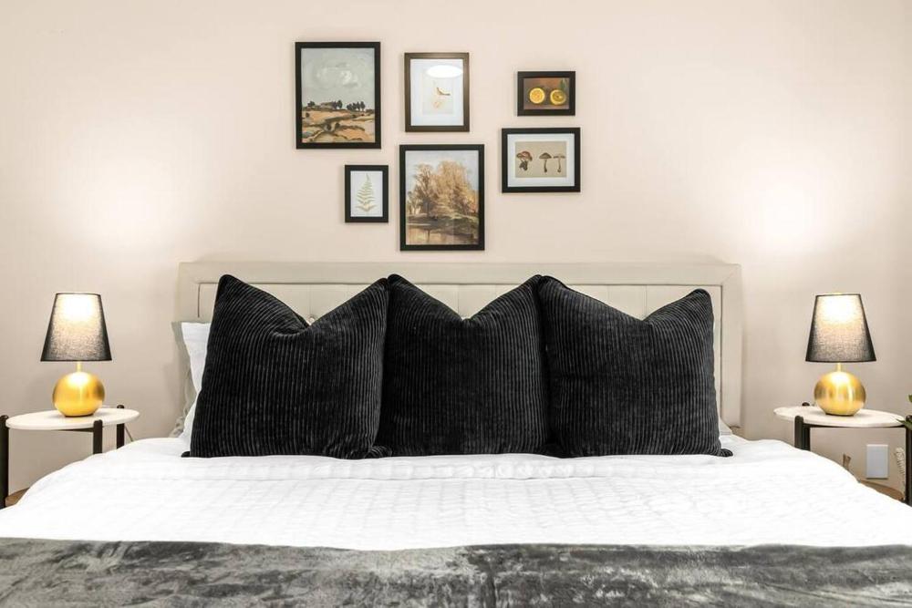 New! Comfy & Cozy Private Flat in Roseville